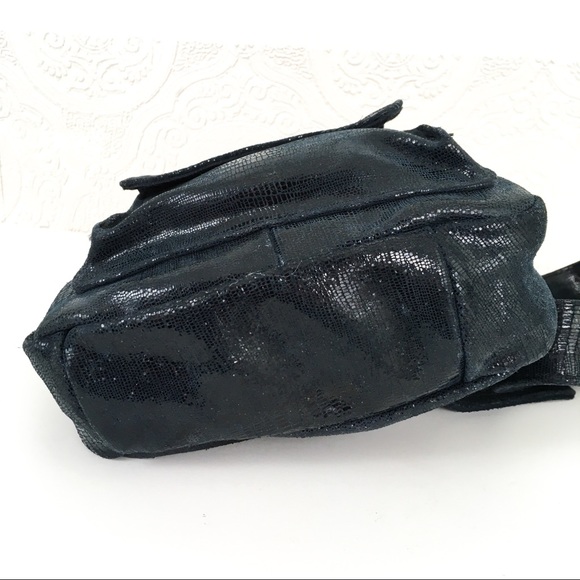 Dark blue crocodile embossed leather sling body crossbody hands free travel bag - Picture 3 of 10